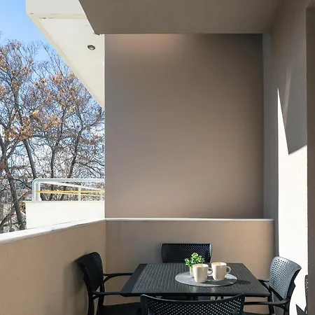 Old City Apartment *